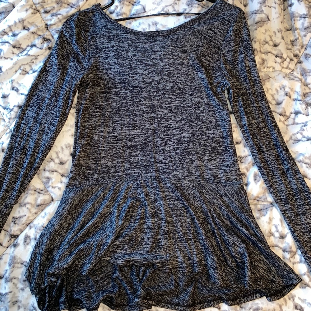 ⚠️SOLD Heather Grey Hollister Top 🖤